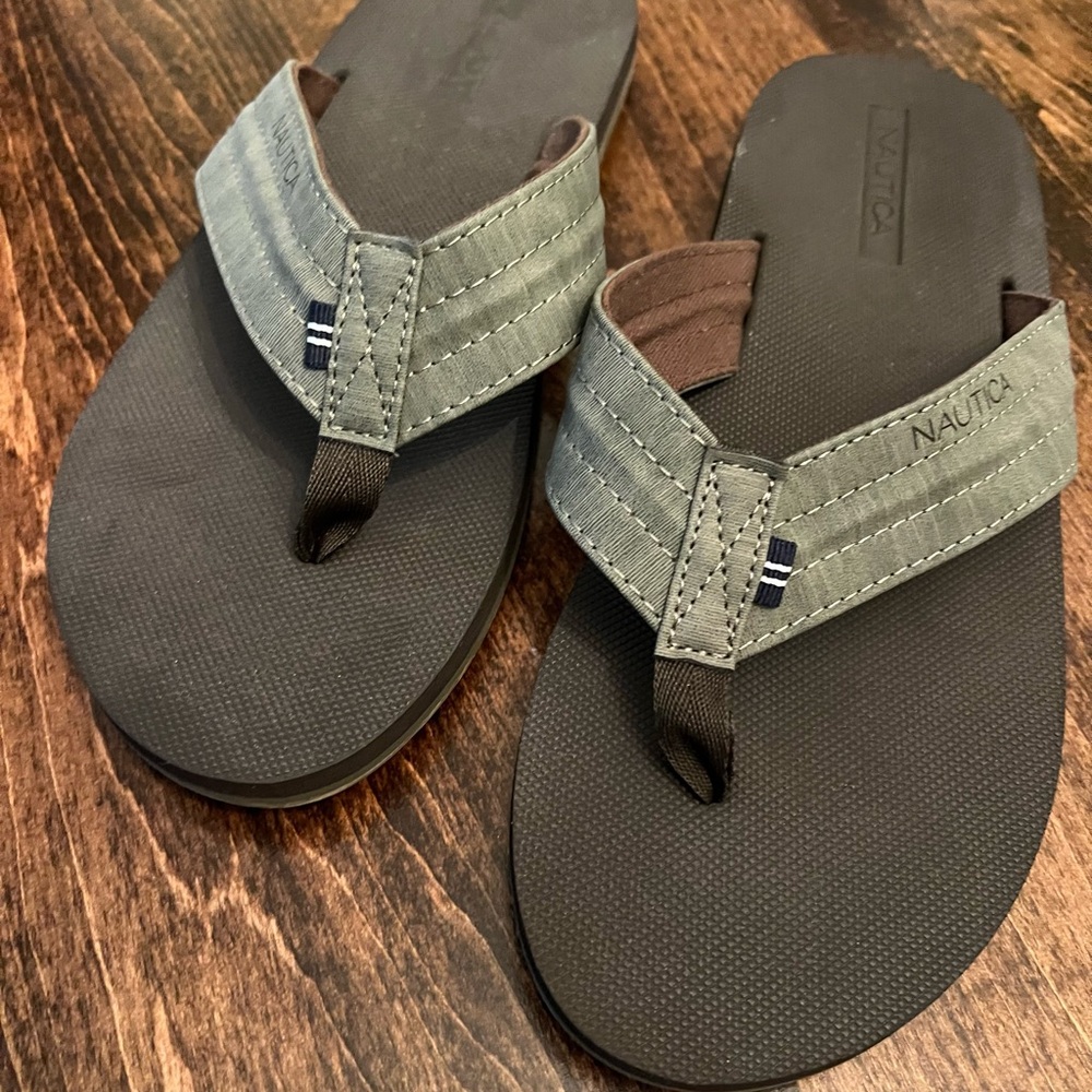 New Nautica Men's Green and Brown flip flops
